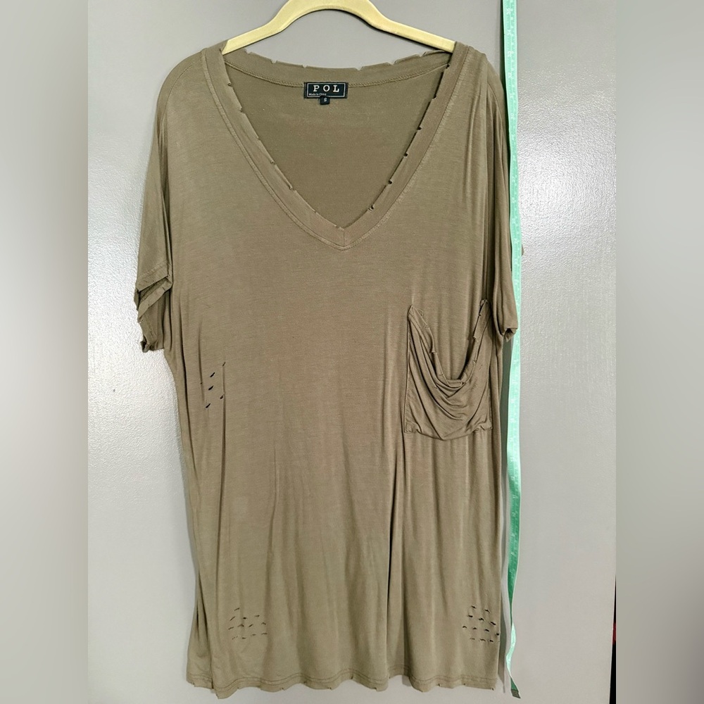 POL Women's Short Sleeve Khaki V-Neck Top